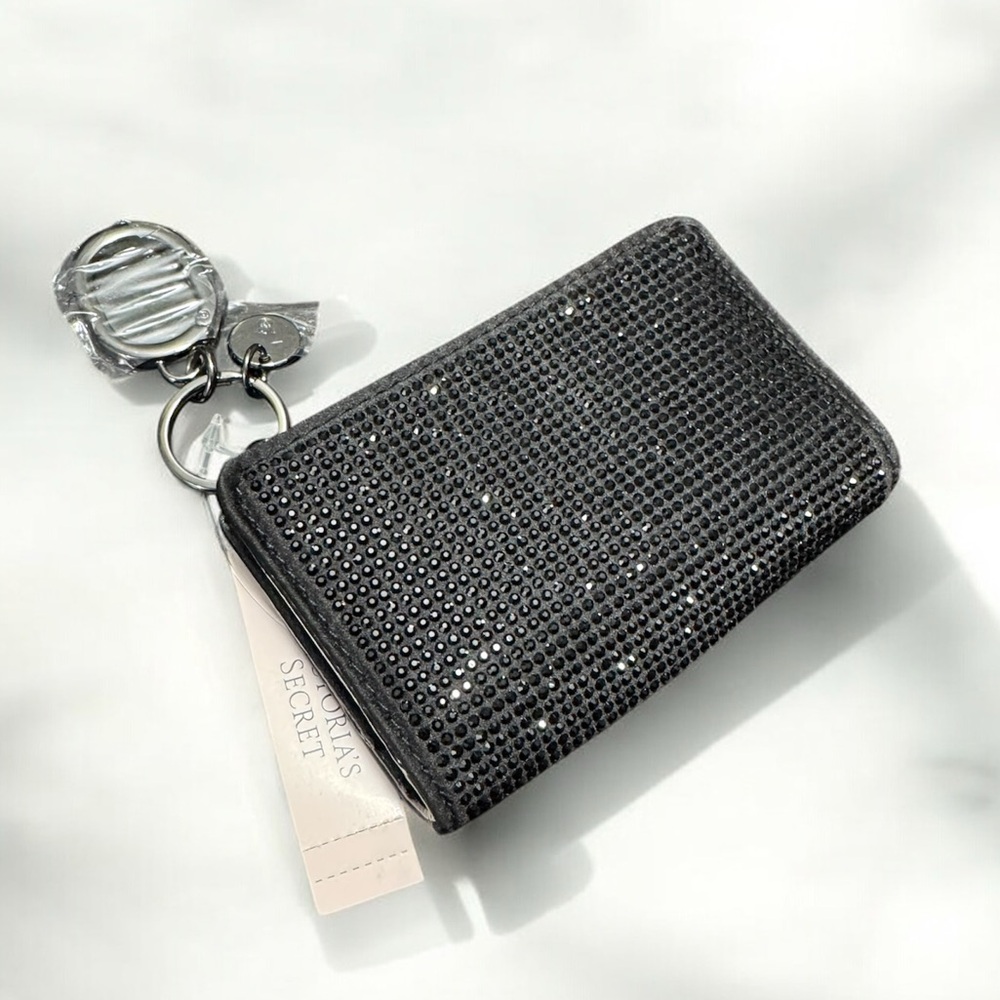 VICTORIA'S SECRET
Foldover Card Case Keychain